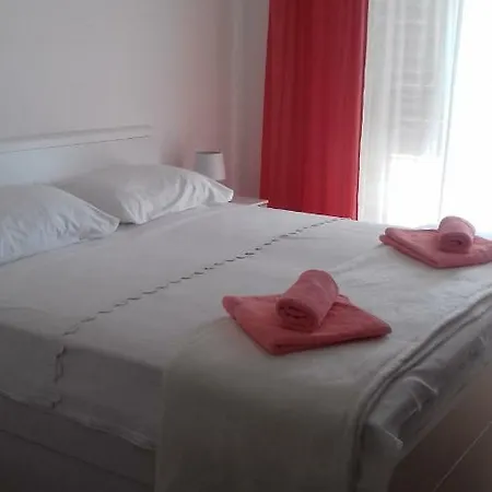 Familija Tariba 2* Supetarska Draga