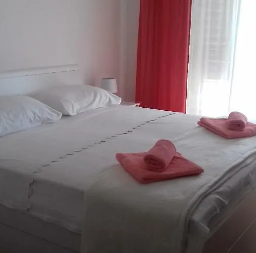 Familija Tariba 2* Supetarska Draga
